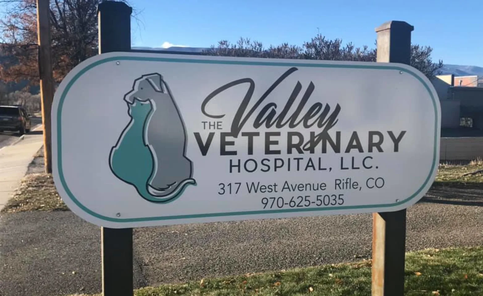Signage on the front lawn of The Valley Vet Hospital